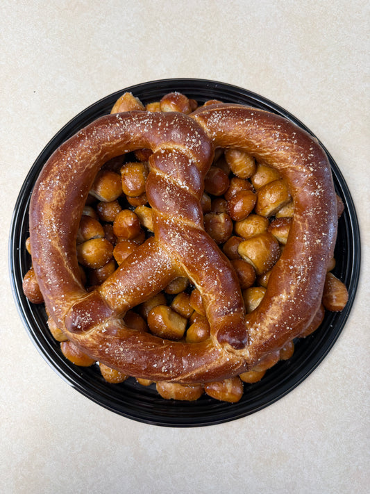 Big Game PreOrder: Giant Pretzel and Nug Tray